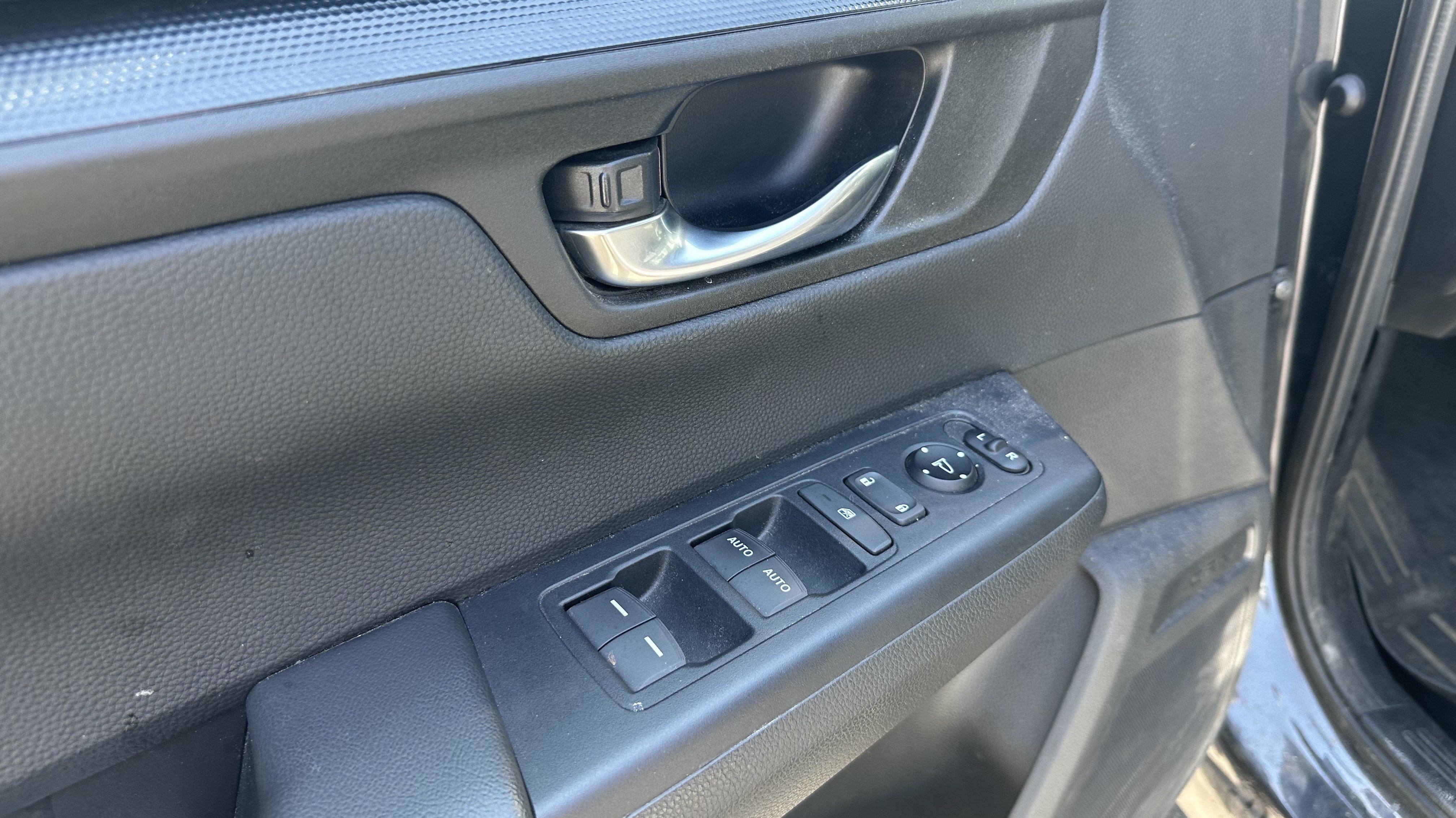 Used 2025 Honda CR-V Sport image 17