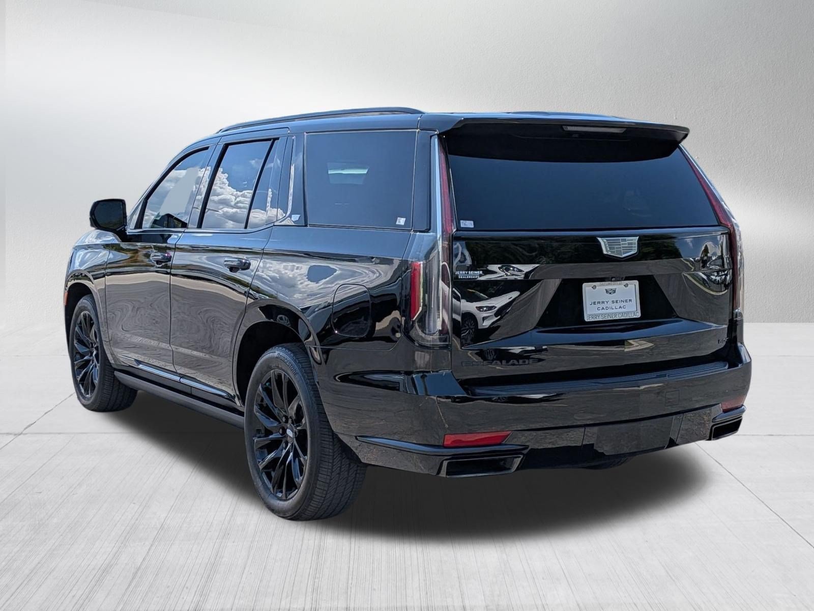 Certified 2024 Cadillac Escalade Sport Platinum w/ LPO, ONYX Package AWD/4WD image 4