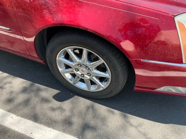 Used 2010 Cadillac DTS Luxury image 3