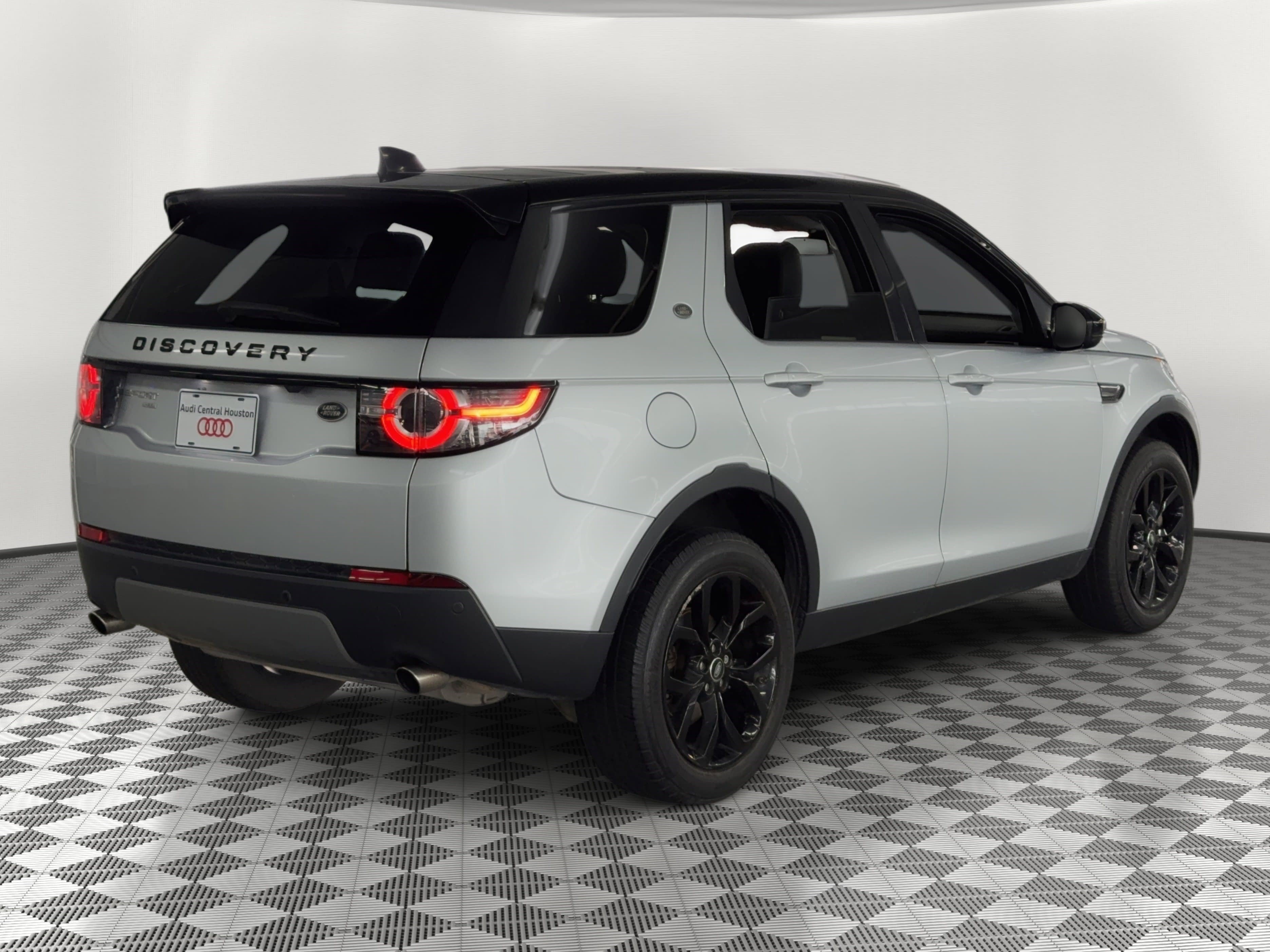 Used 2019 Land Rover Discovery Sport HSE AWD/4WD image 9