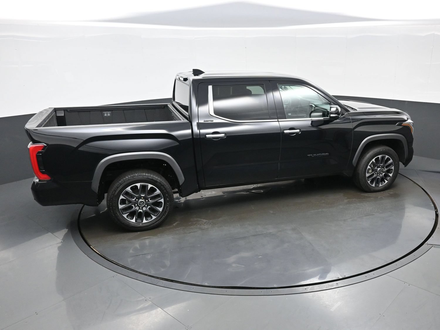 Used 2023 Toyota Tundra Limited AWD/4WD image 40