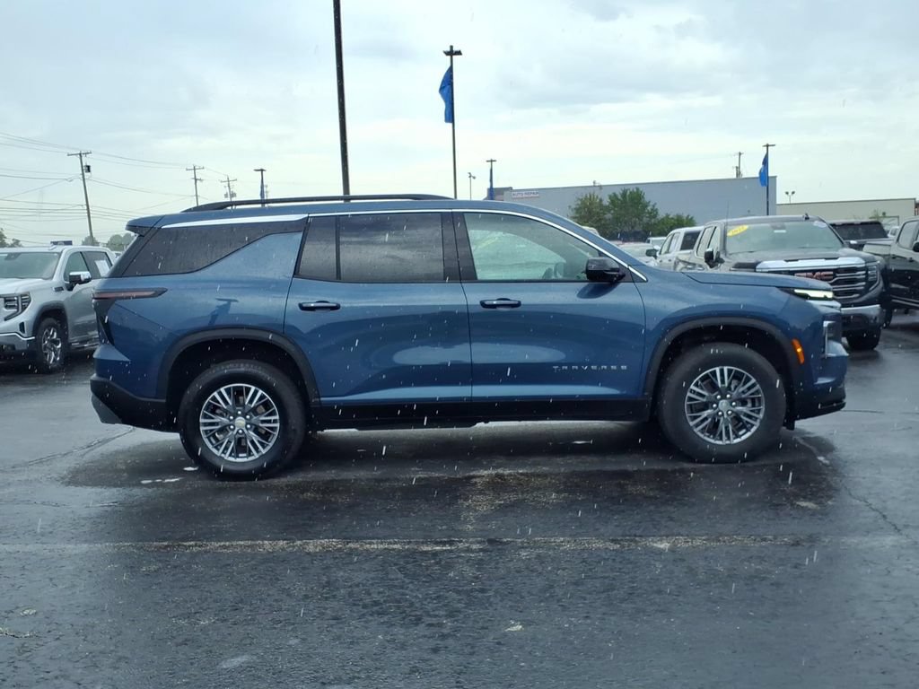 Used 2026 Chevrolet Traverse LT AWD/4WD image 14
