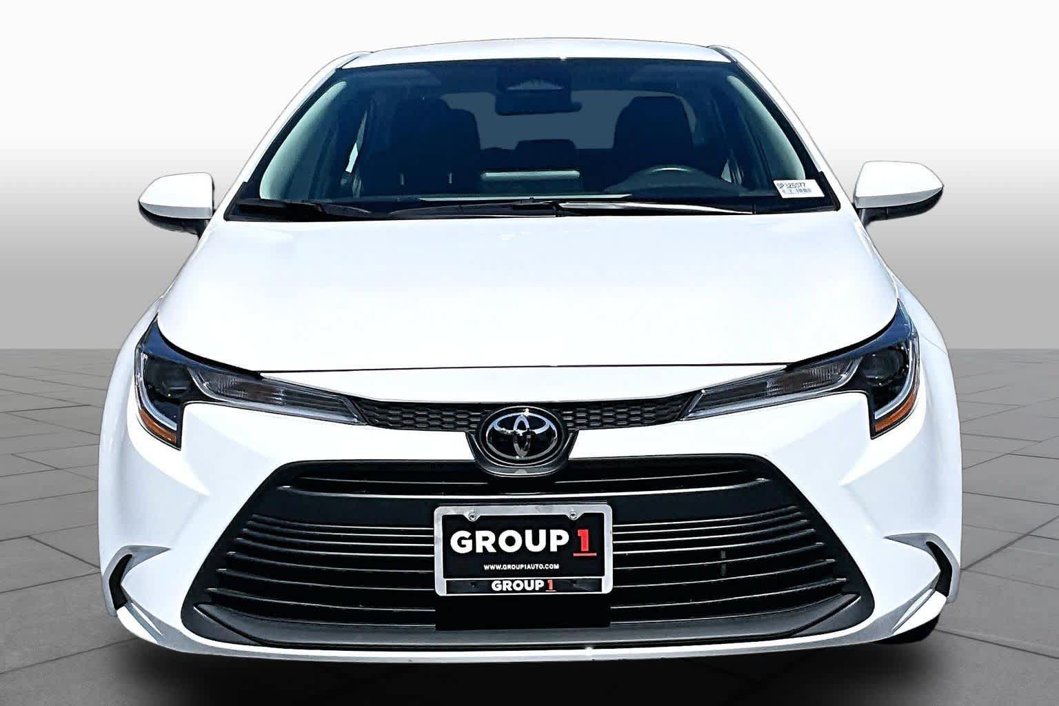 Used 2025 Toyota Corolla LE w/ LE Premium Package FWD image 4