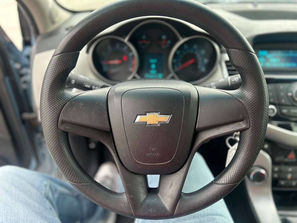 Used 2012 Chevrolet Cruze LS FWD image 13