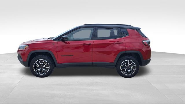 Used 2025 Jeep Compass Trailhawk image 6