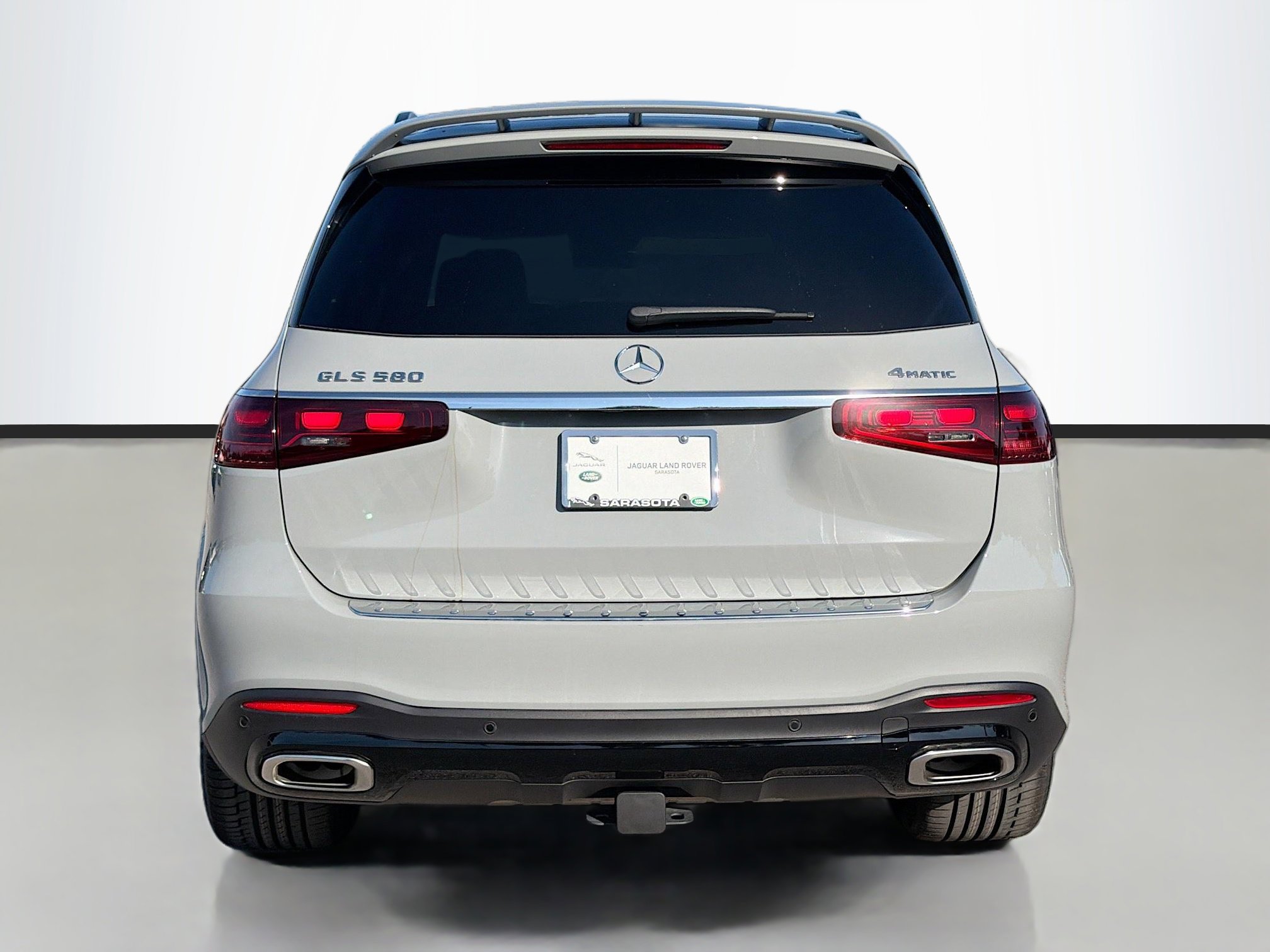 Used 2025 Mercedes-Benz GLS 580 4MATIC image 4