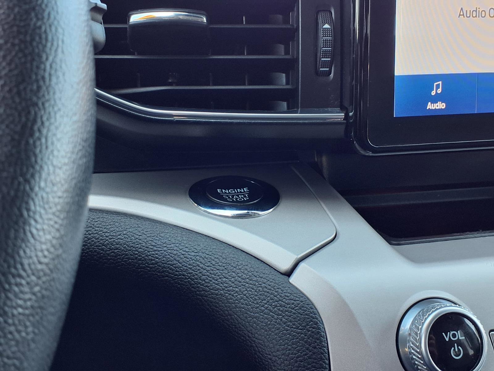 Used 2024 Ford Explorer XLT w/ Equipment Group 202A AWD/4WD image 15