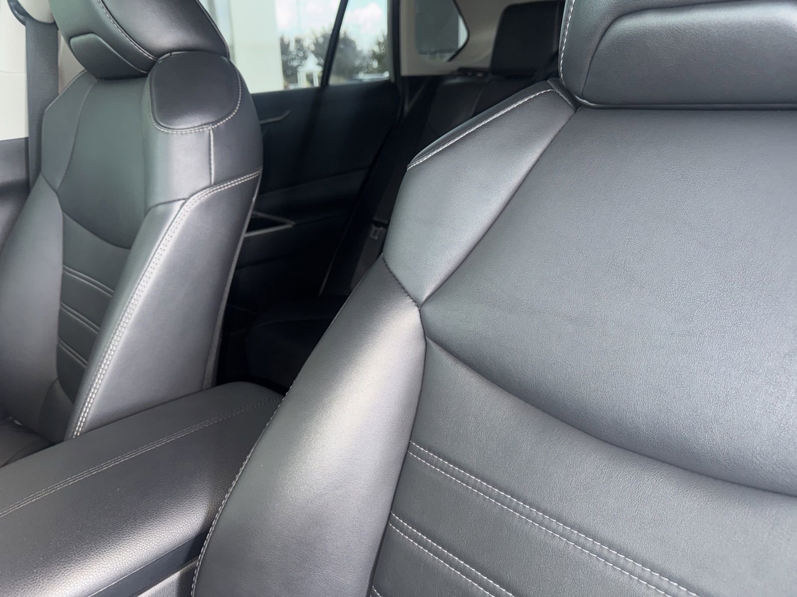 Used 2022 Toyota RAV4 XLE Premium FWD image 10
