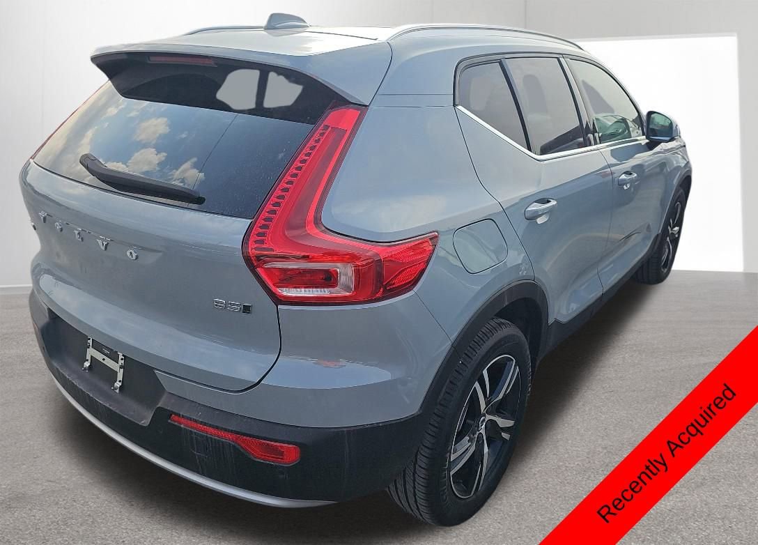Used 2025 Volvo XC40 B5 Core image 4