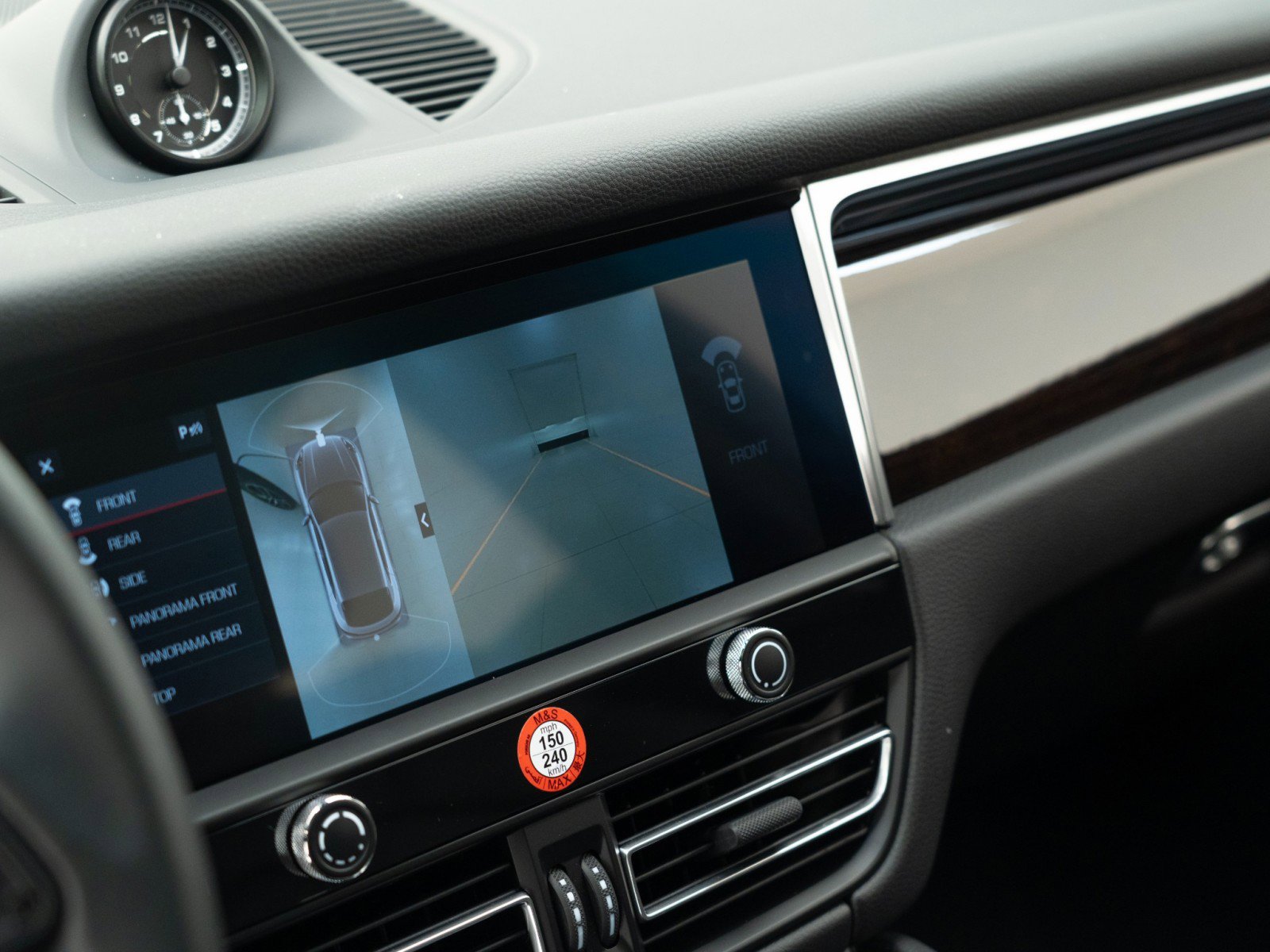 Certified 2025 Porsche Macan AWD/4WD image 25