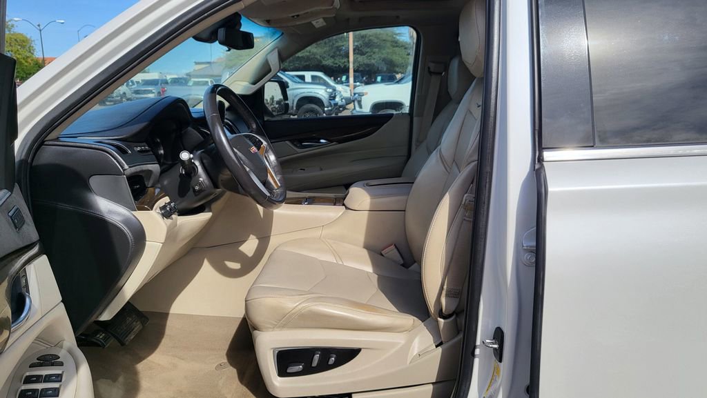 Used 2018 Cadillac Escalade Luxury AWD/4WD image 29