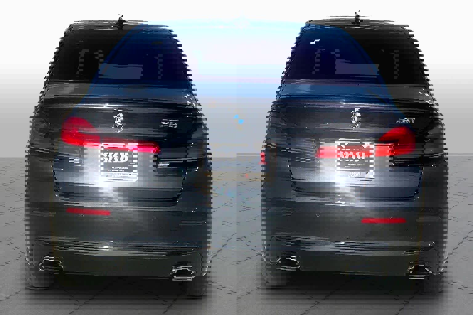 Used 2022 BMW 540i w/ Premium Package image 4