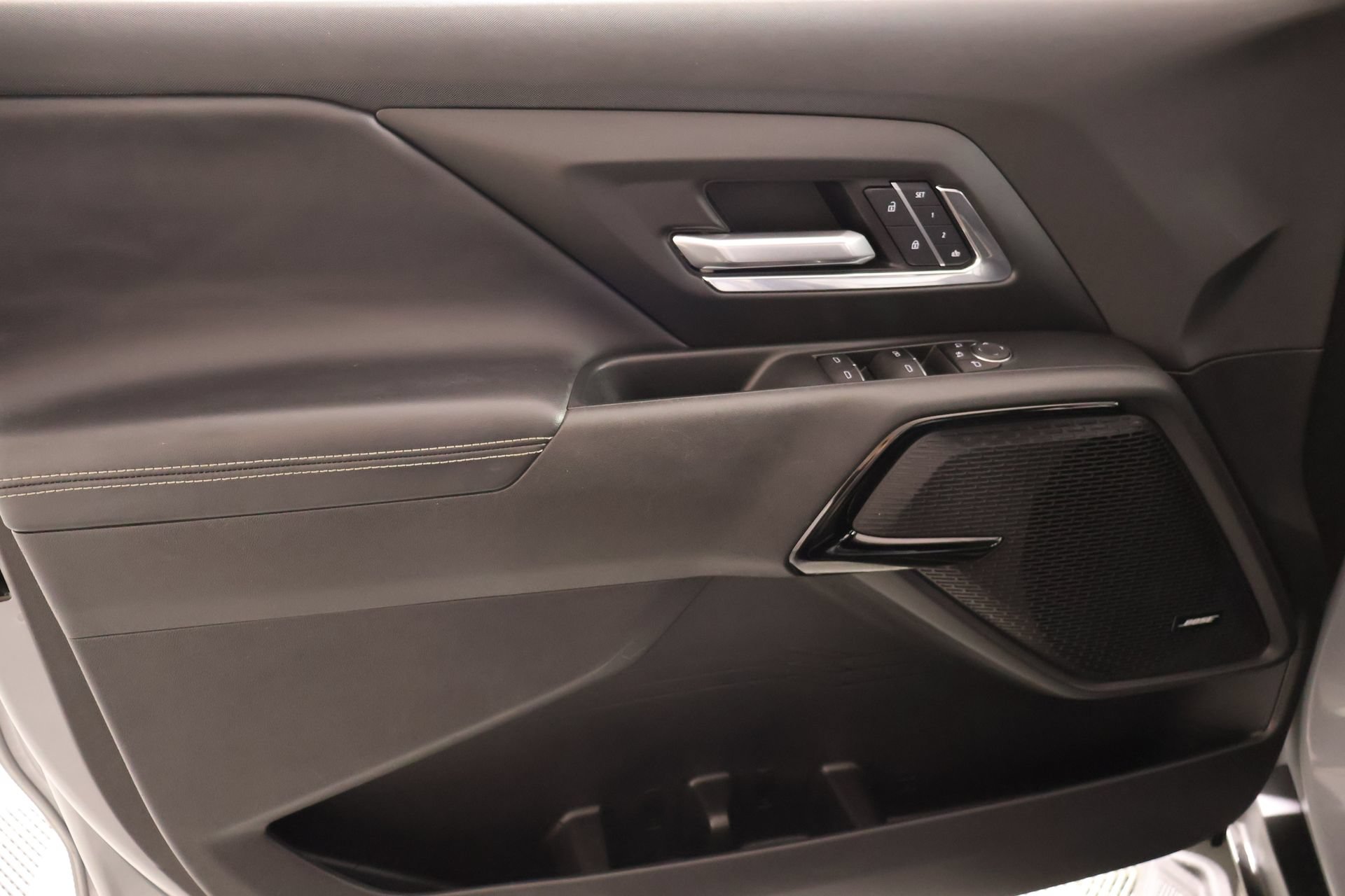 Used 2025 Chevrolet Silverado EV LT AWD/4WD image 17
