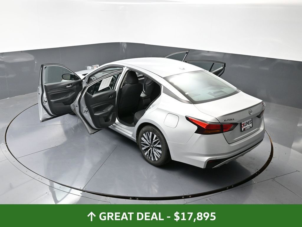 Used 2024 Nissan Altima 2.5 SV image 60