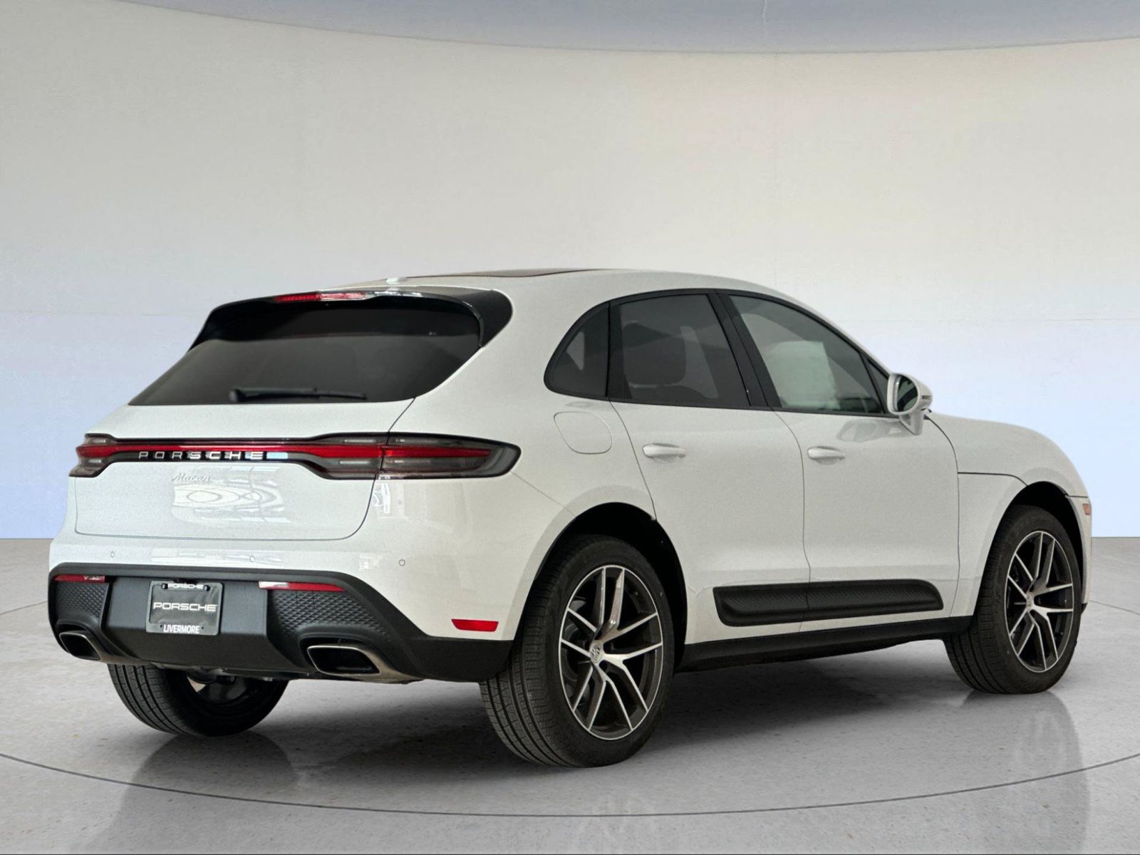 New 2026 Porsche Macan AWD/4WD image 8