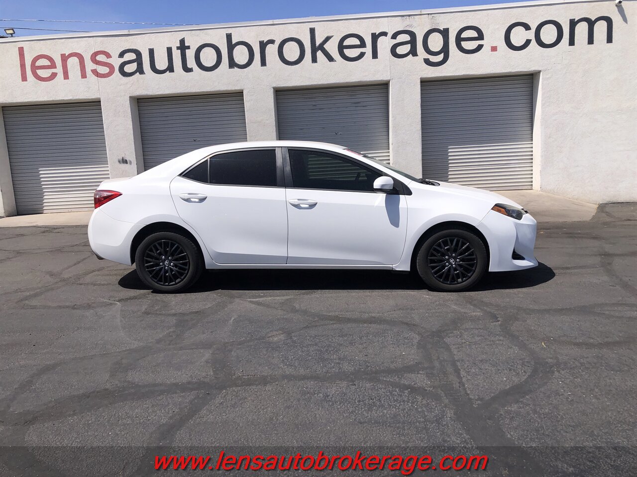 Used 2018 Toyota Corolla LE FWD image 1