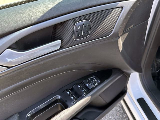 Used 2016 Ford Fusion Titanium AWD/4WD image 18