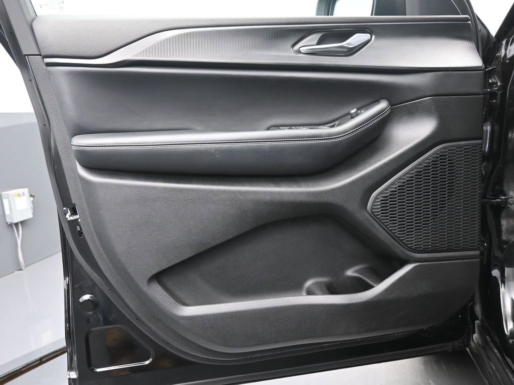 Used 2024 Jeep Grand Cherokee L Laredo w/ Luxury Tech Group I image 12