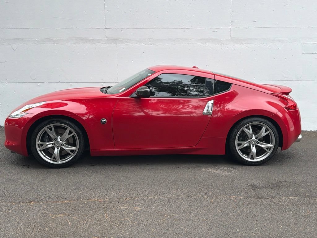 Used 2009 Nissan 370Z Touring w/ Sport Pkg RWD image 2