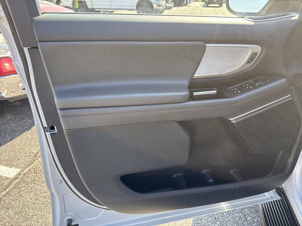 Used 2025 Ford Expedition Max Active image 10