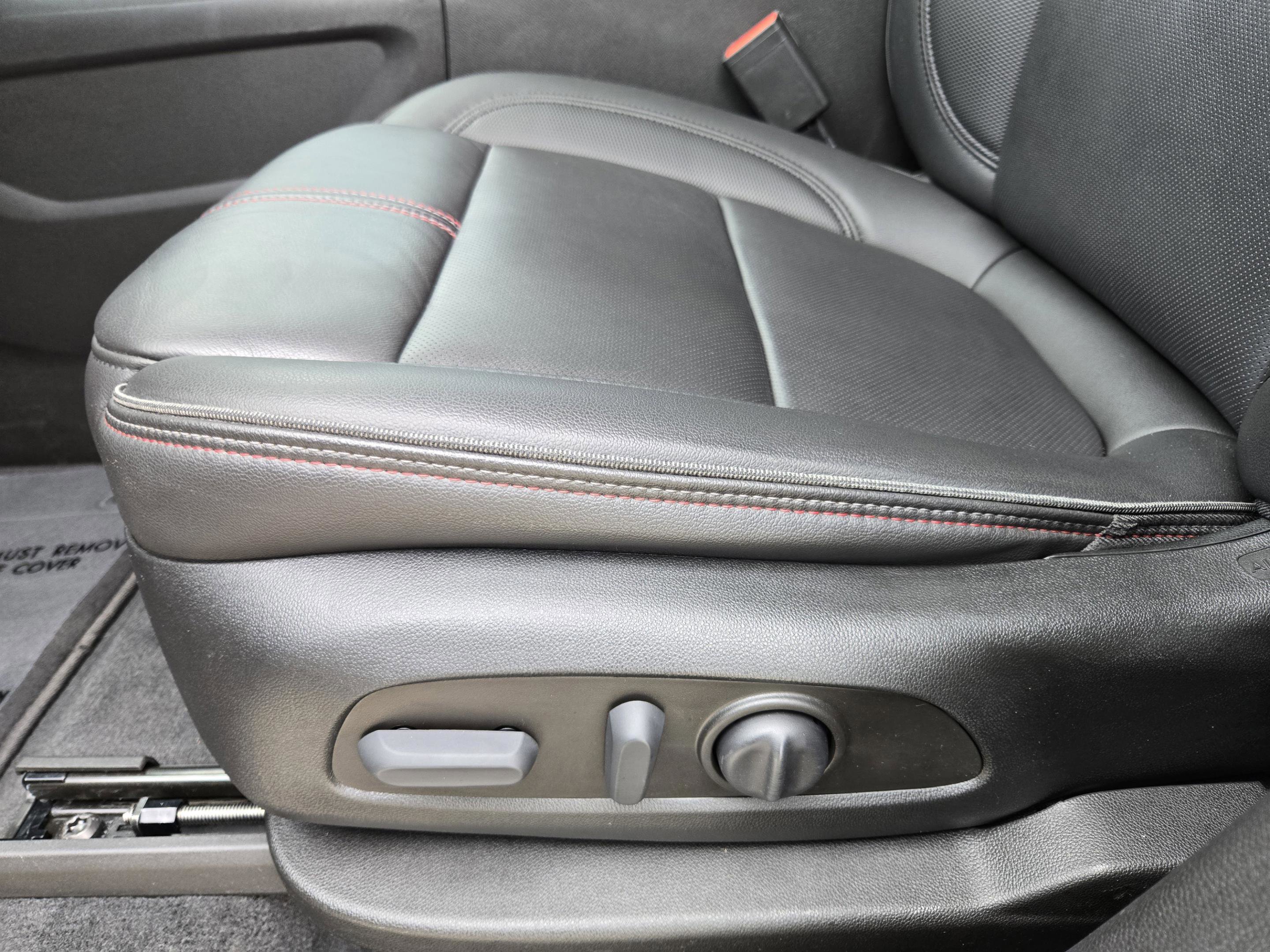 Used 2022 Chevrolet Traverse RS FWD image 24