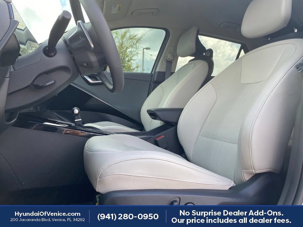 Used 2023 Kia Niro EX FWD image 3
