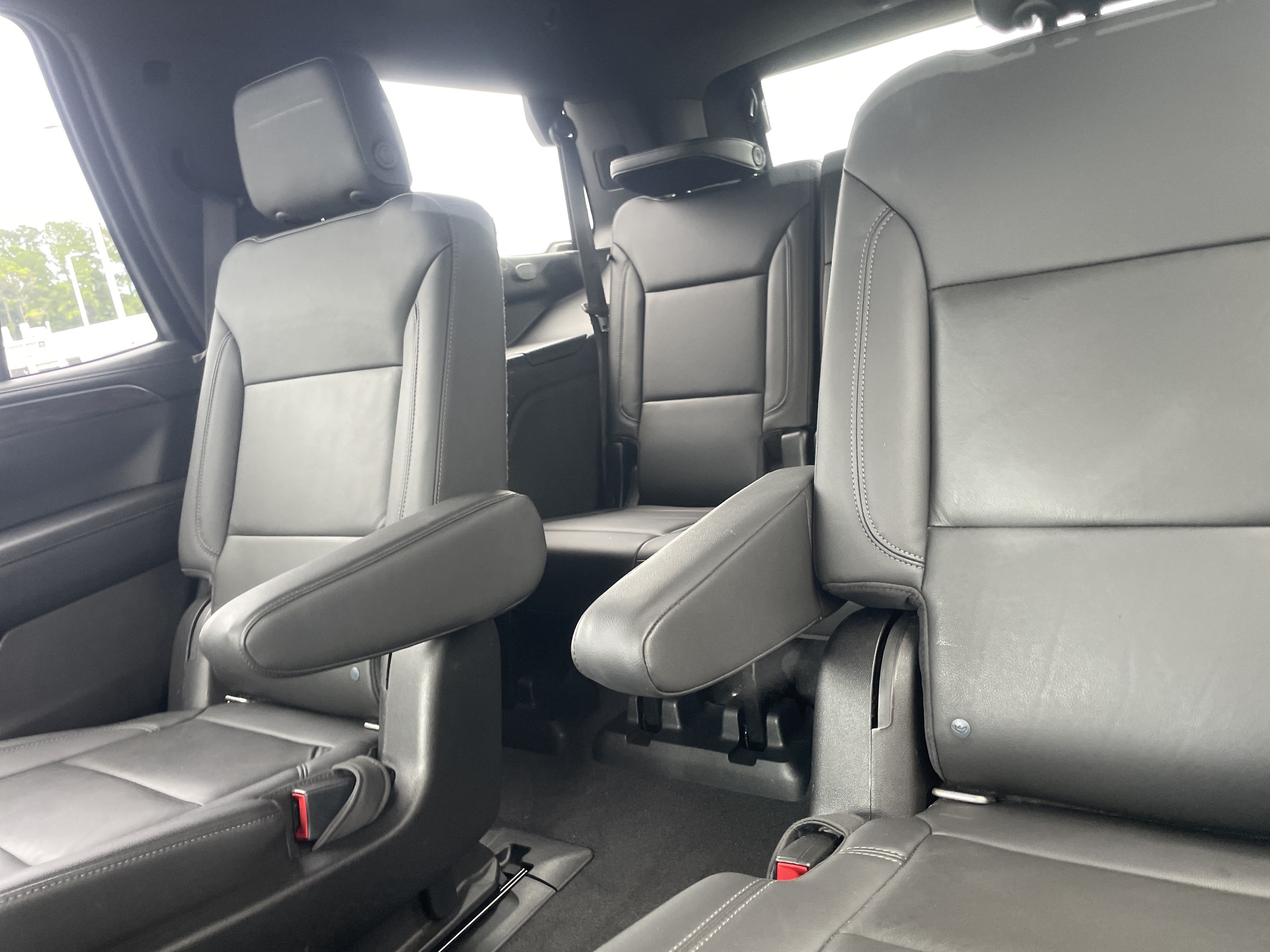 Used 2021 Chevrolet Tahoe Z71 w/ Z71 Signature Package AWD/4WD image 30
