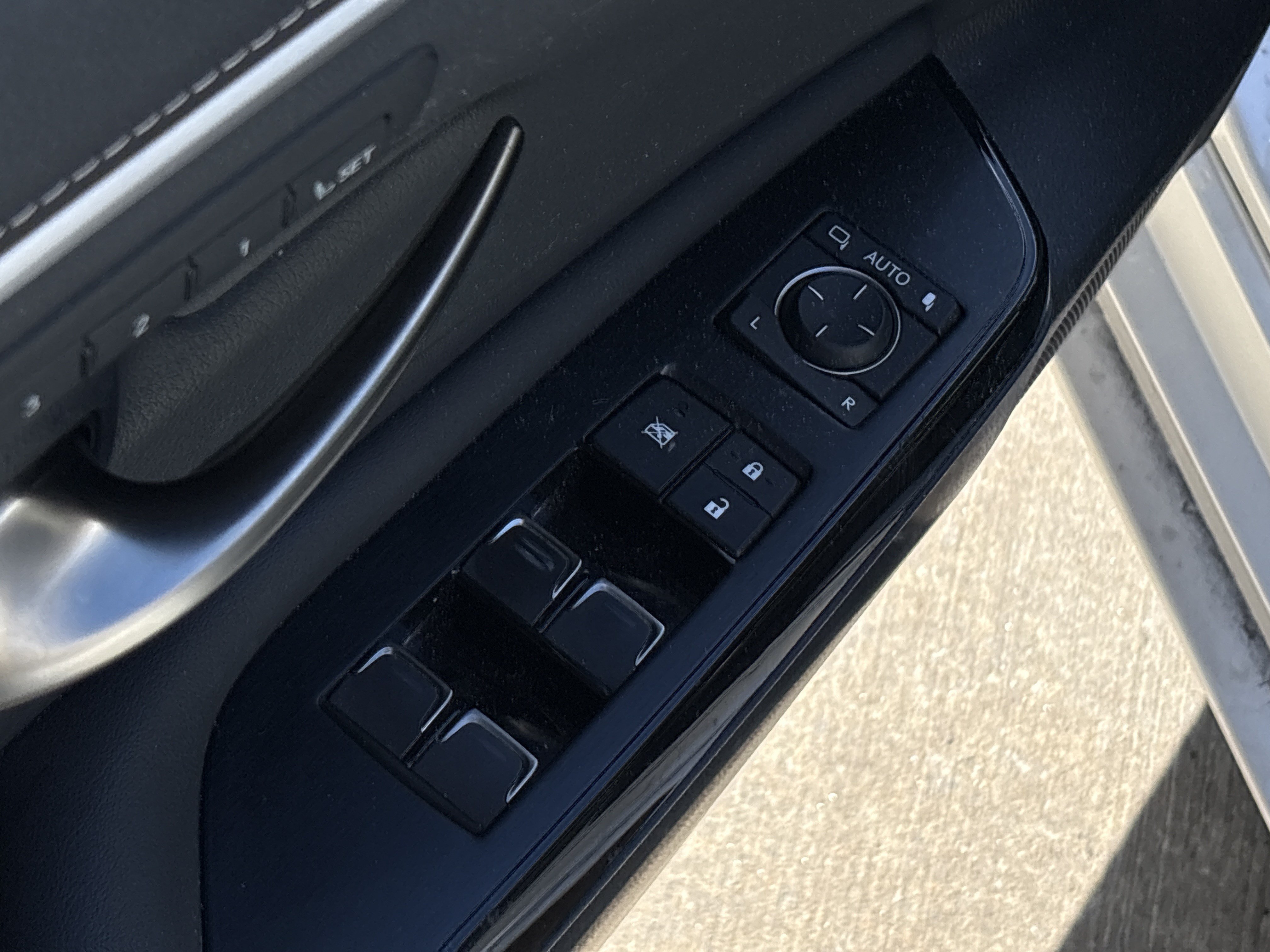 Used 2023 Lexus ES 300h w/ Accessory Package (Z2) FWD image 15