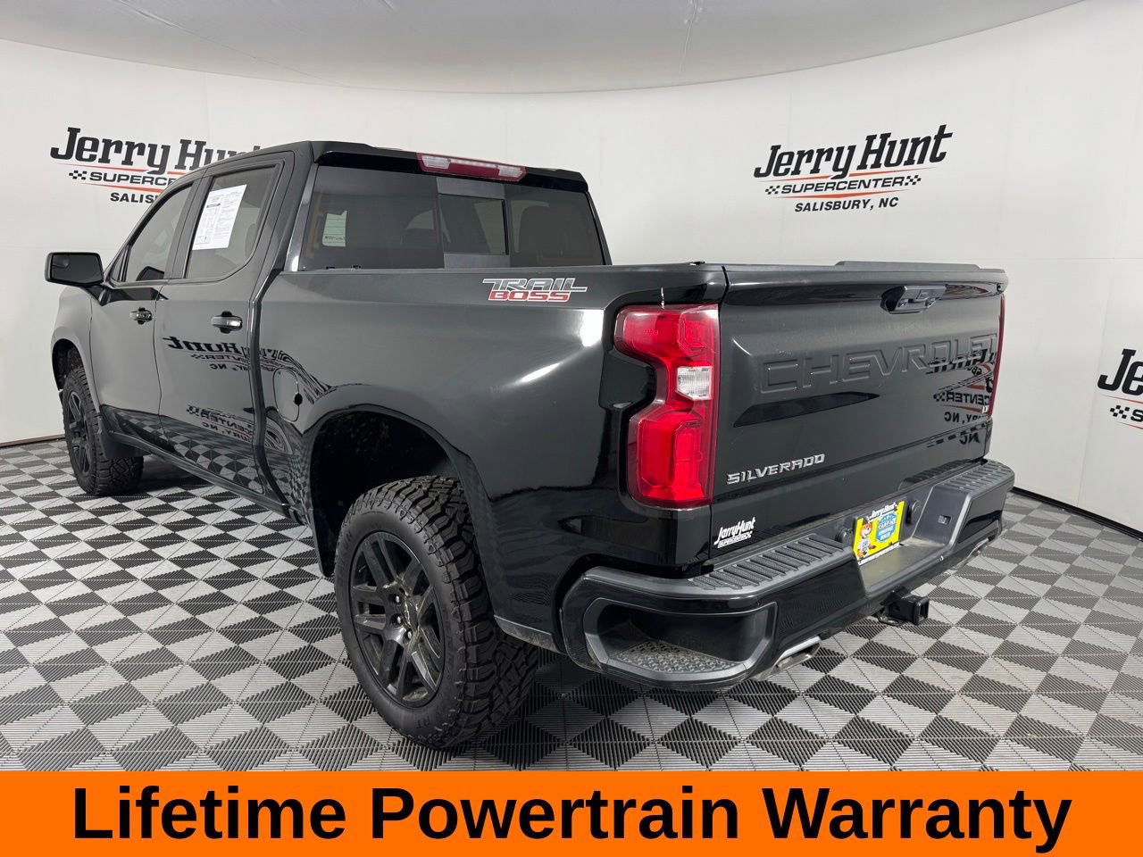 Used 2023 Chevrolet Silverado 1500 LT Trail Boss w/ Convenience Package II image 9