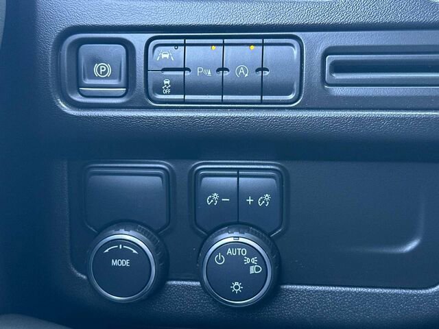 Used 2024 Chevrolet Suburban RST image 33