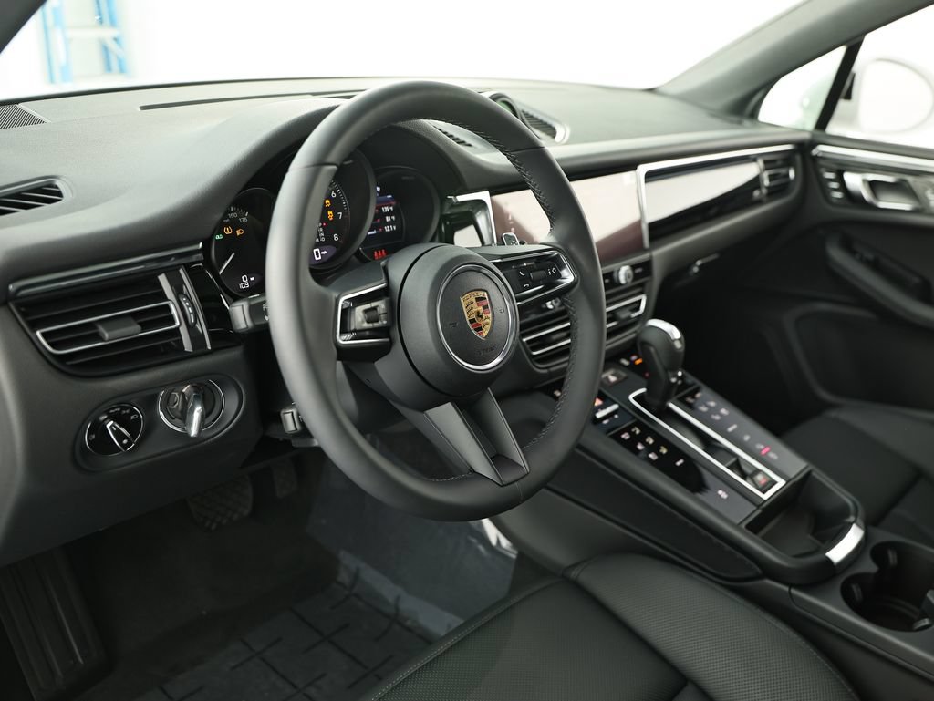 New 2026 Porsche Macan AWD/4WD image 4