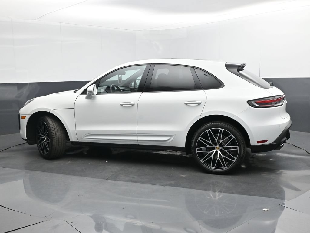 Used 2025 Porsche Macan AWD/4WD image 27