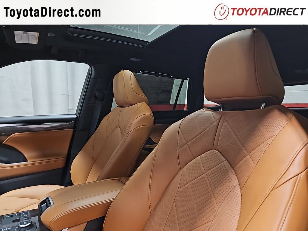 New 2026 Toyota Highlander Platinum AWD/4WD image 11