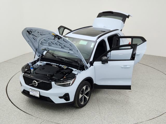 New 2026 Volvo XC40 B5 Plus w/ Protection Package Premier image 17