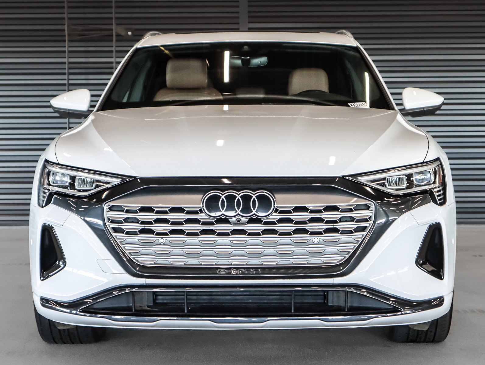 Used 2024 Audi Q8 e-tron Premium Plus image 13