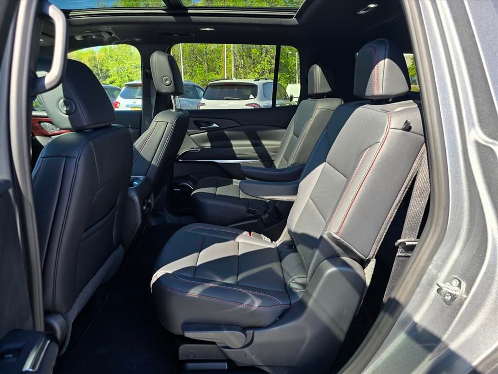 New 2026 Chevrolet Traverse Z71 w/ Enhanced Driving Package image 9