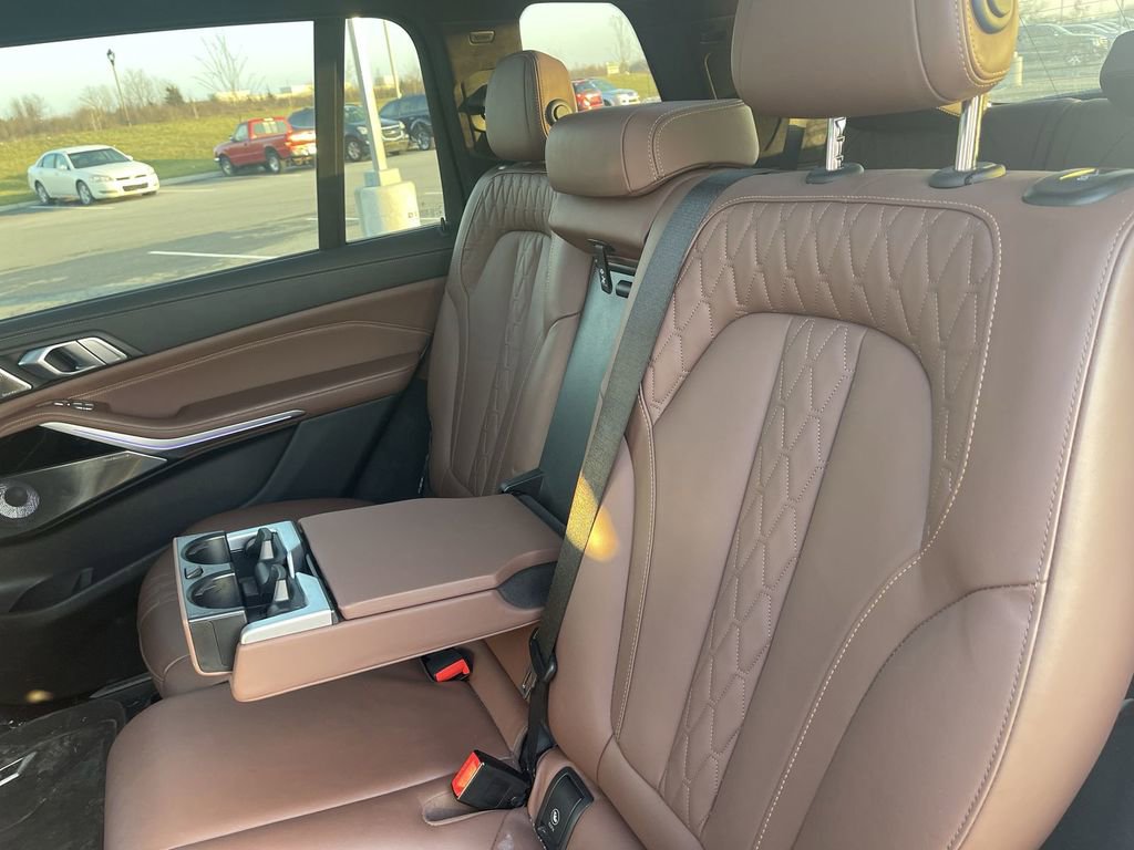 Used 2023 BMW X7 M60i image 39