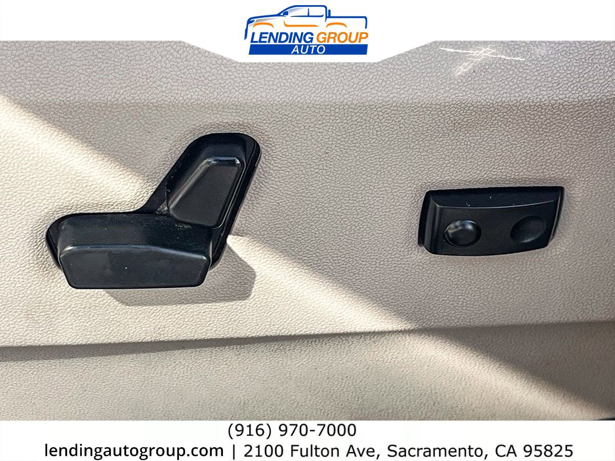 Used 2016 Chrysler Town & Country Touring image 20