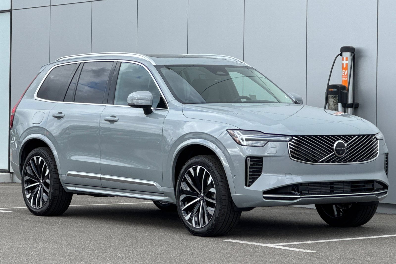 New 2026 Volvo XC90 T8 Plus w/ Protection Package AWD/4WD image 7