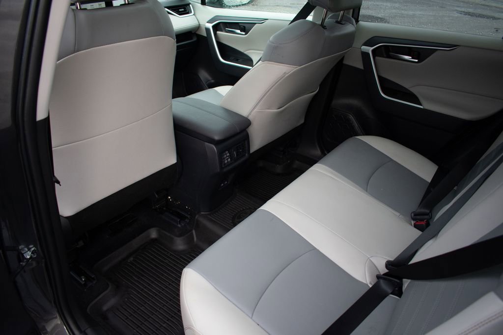 Used 2025 Toyota RAV4 XLE Premium image 25