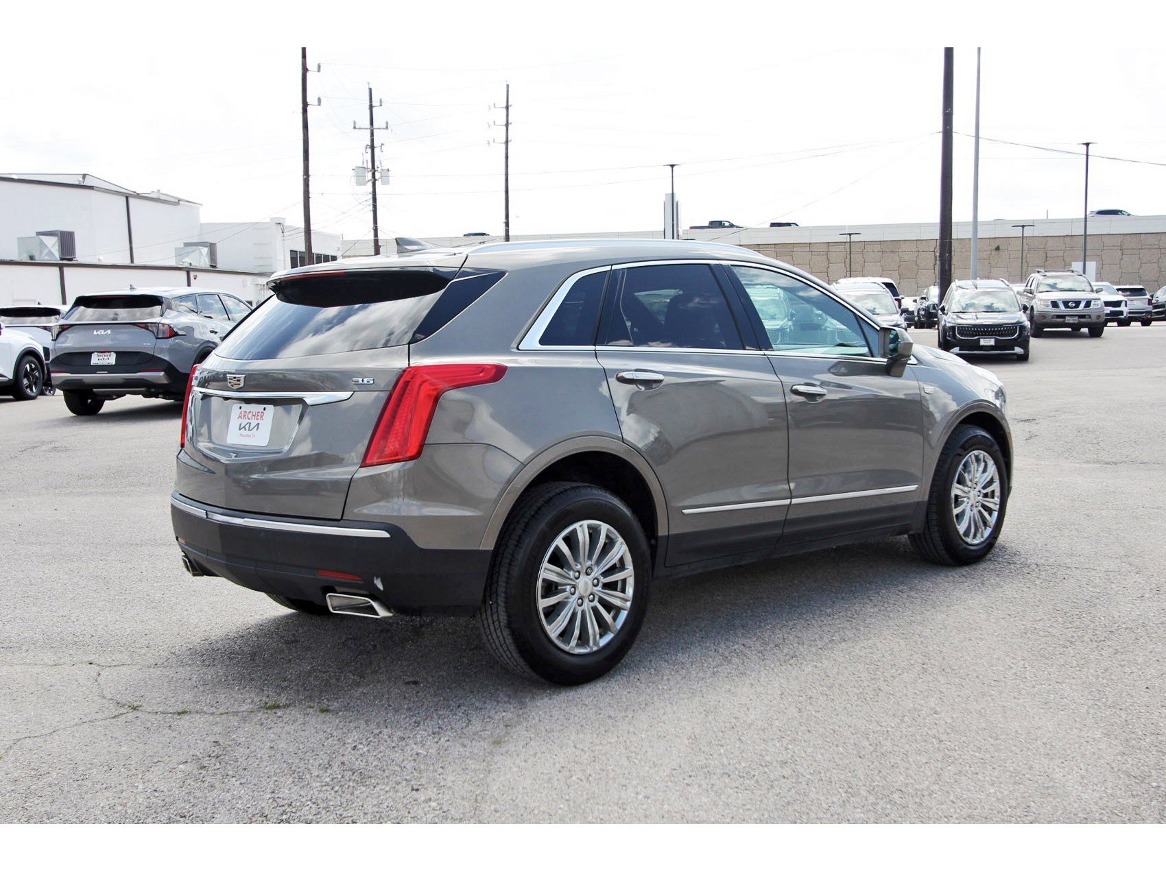 Used 2017 Cadillac XT5 Luxury w/ Driver Awareness Package image 7