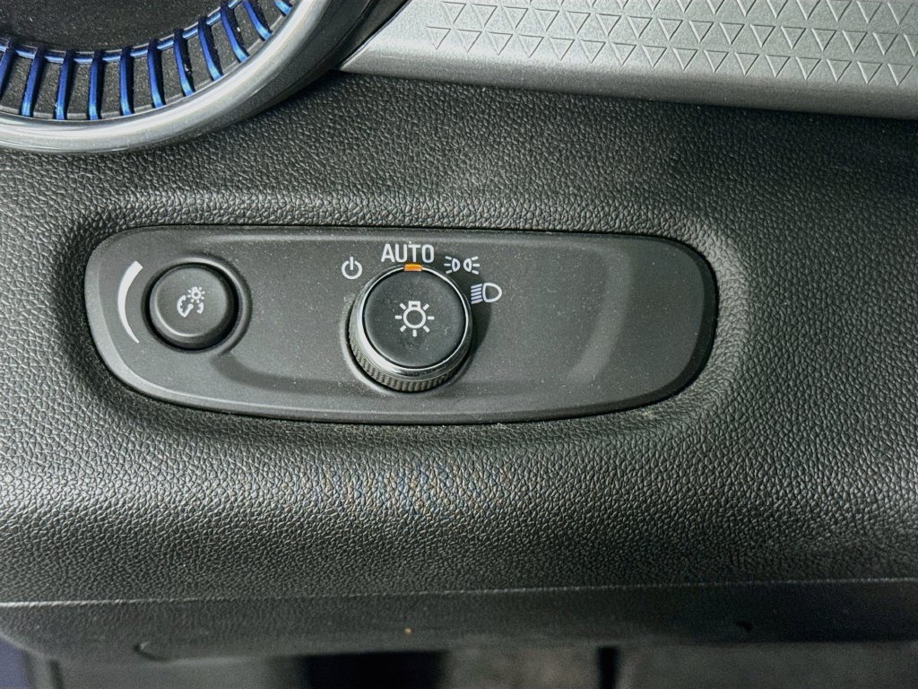 Used 2024 Chevrolet Trax LT w/ LT Convenience Package FWD image 10