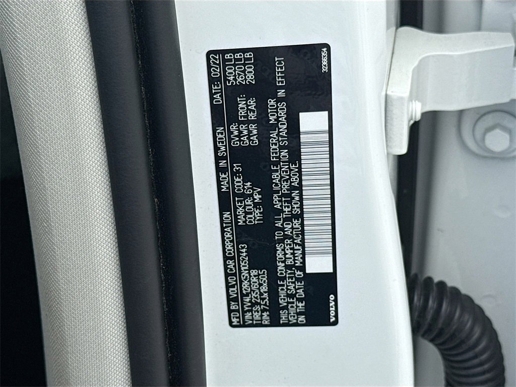 Used 2022 Volvo XC60 B5 Momentum image 35