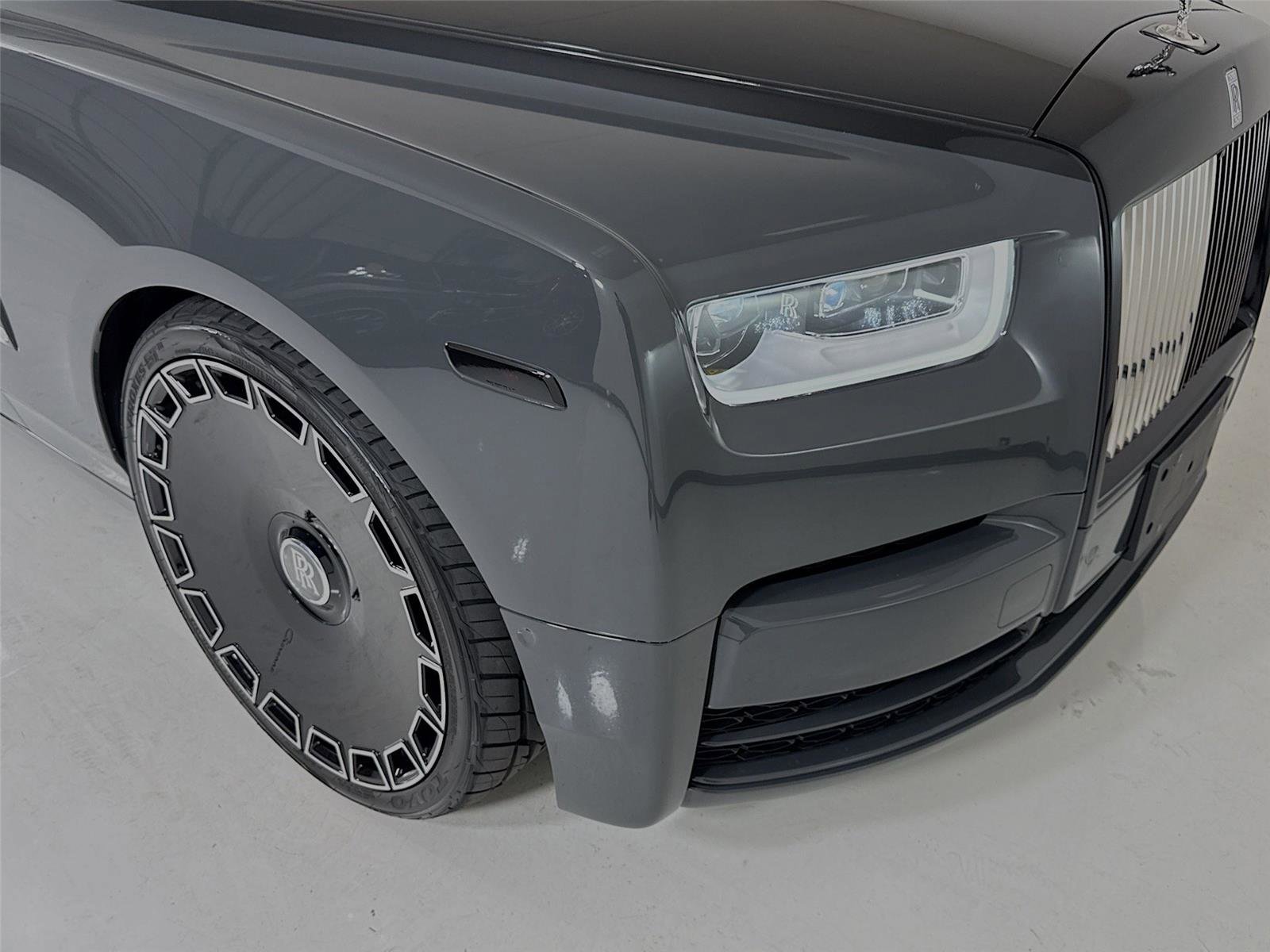 Used 2019 Rolls-Royce Phantom Sedan image 40