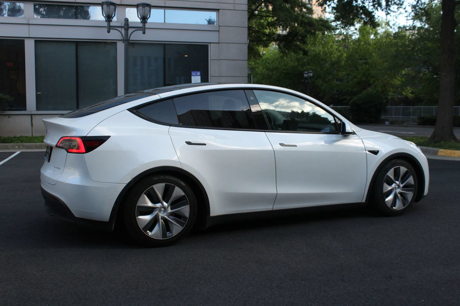 Used 2020 Tesla Model Y Long Range AWD/4WD image 7
