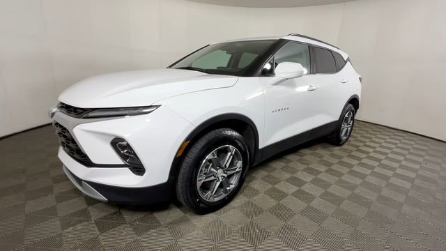 Used 2023 Chevrolet Blazer LT w/ Convenience Package FWD image 9