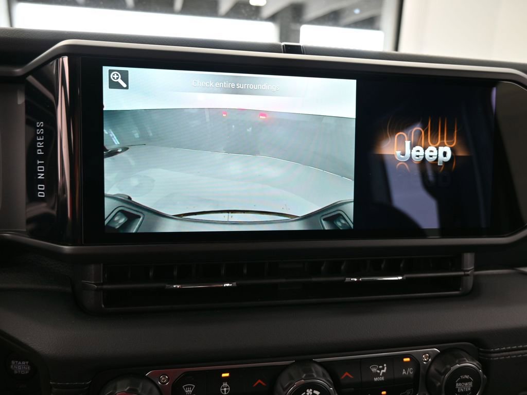 Used 2024 Jeep Gladiator Sport w/ Premium Package image 17