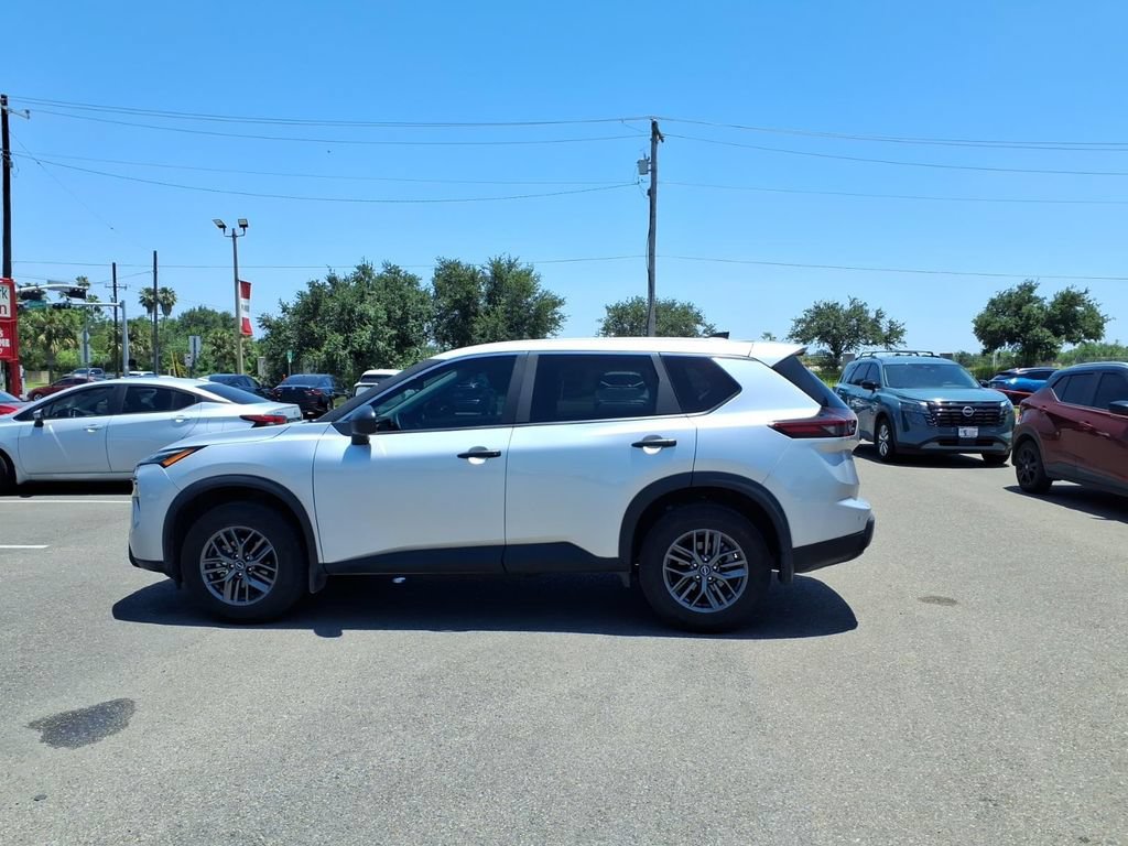 Used 2025 Nissan Rogue S FWD image 2