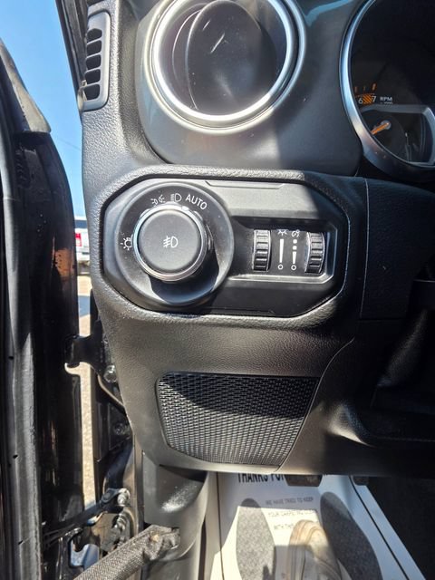Used 2021 Jeep Wrangler Unlimited Sahara w/ Uconnect 4C Nav & Sound Group AWD/4WD image 14