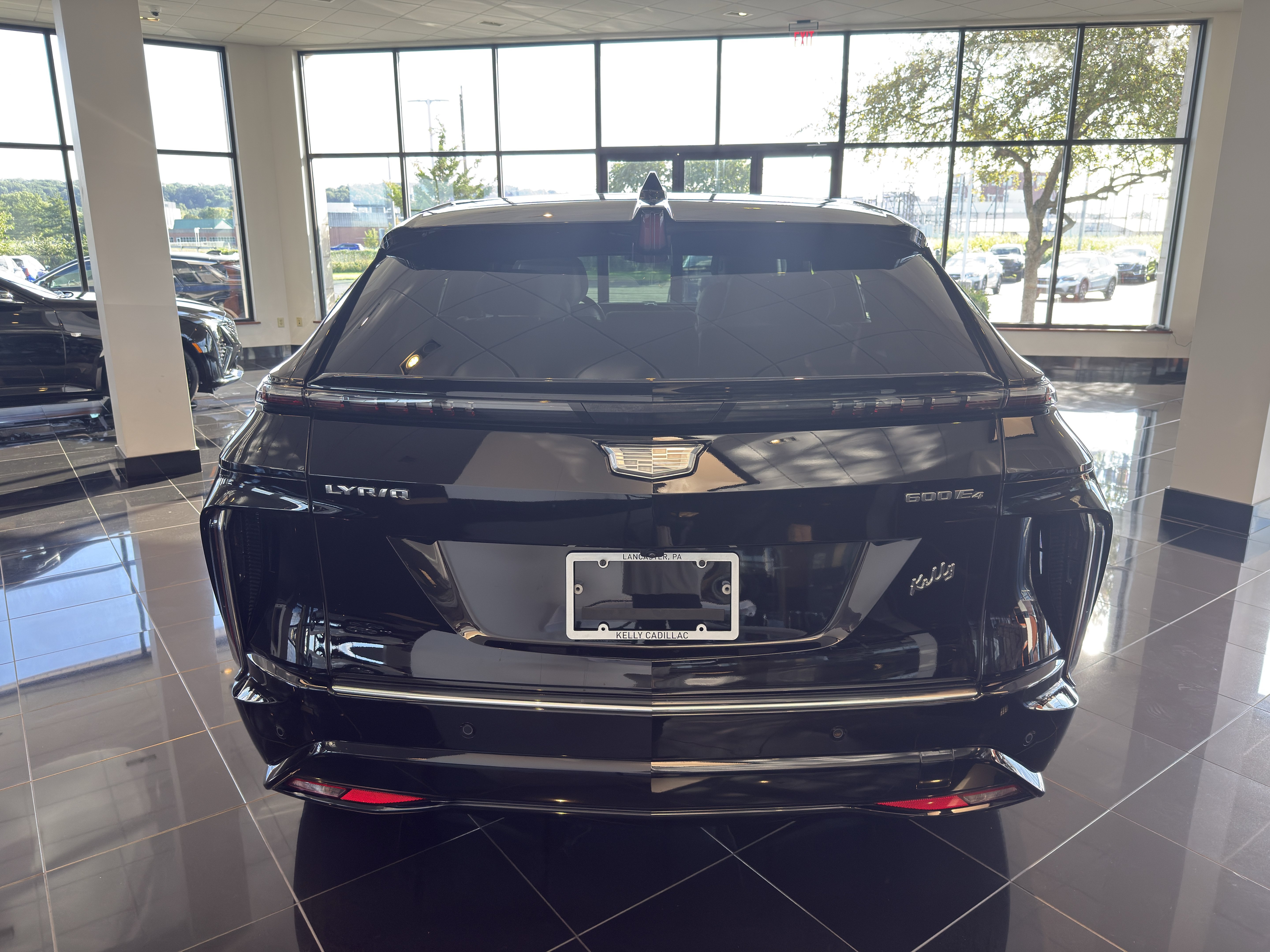 Used 2025 Cadillac Lyriq Luxury AWD/4WD image 6